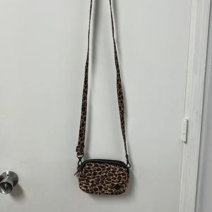 Lug cross body bag